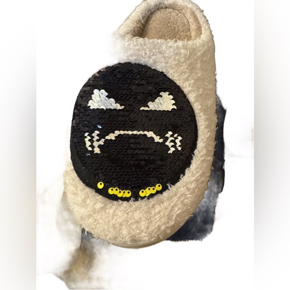 Reversible face smiley slippers  Sz 9. (Says 42/43 but run small) - Picture 3 of 3